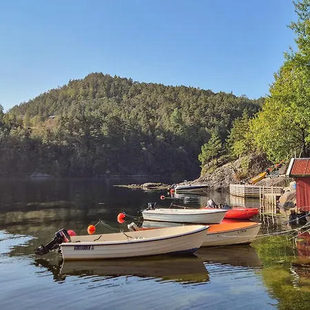 5 Bedroom Cozy In Holiday home *