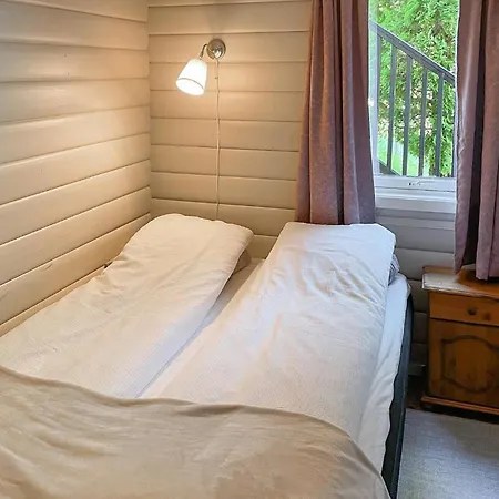 5 Bedroom Cozy In Holiday home *