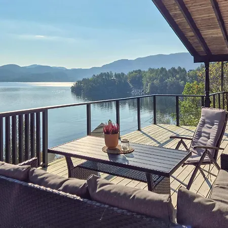 5 Bedroom Cozy In Holiday home *